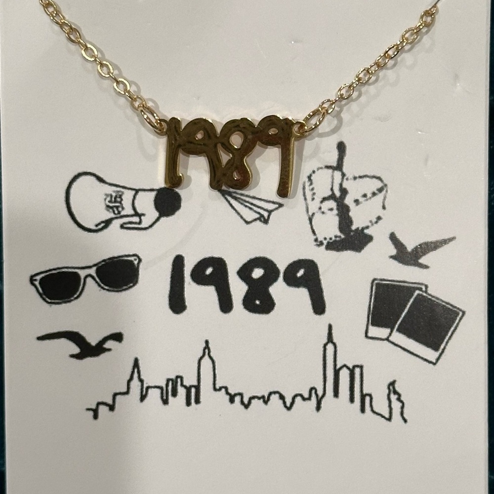 Taylor Swift New 1989 8” Stainless Steel Gold Color Necklace🎆🤩
